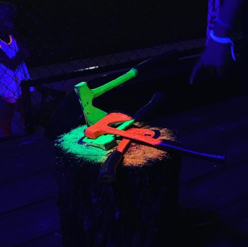 Carousel post from downthehatchet.