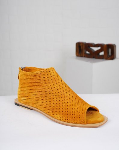 Carousel post from ossoshoes.