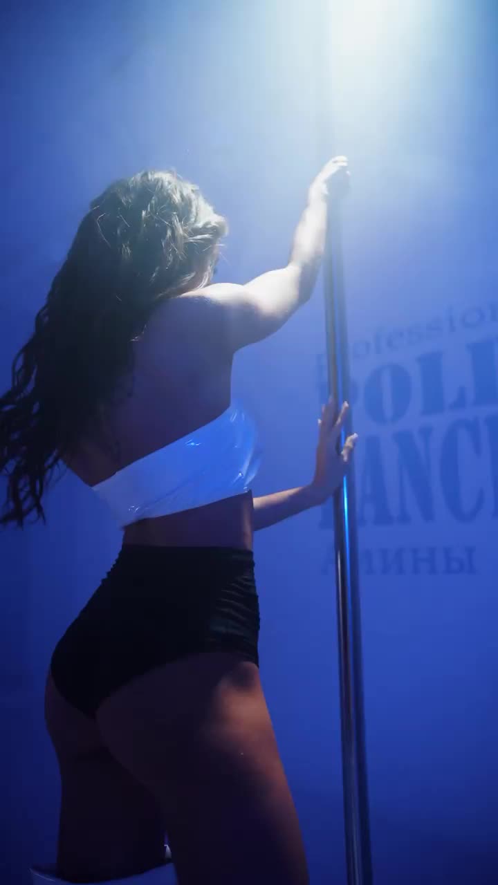 Video post from poledance_krasnodar.