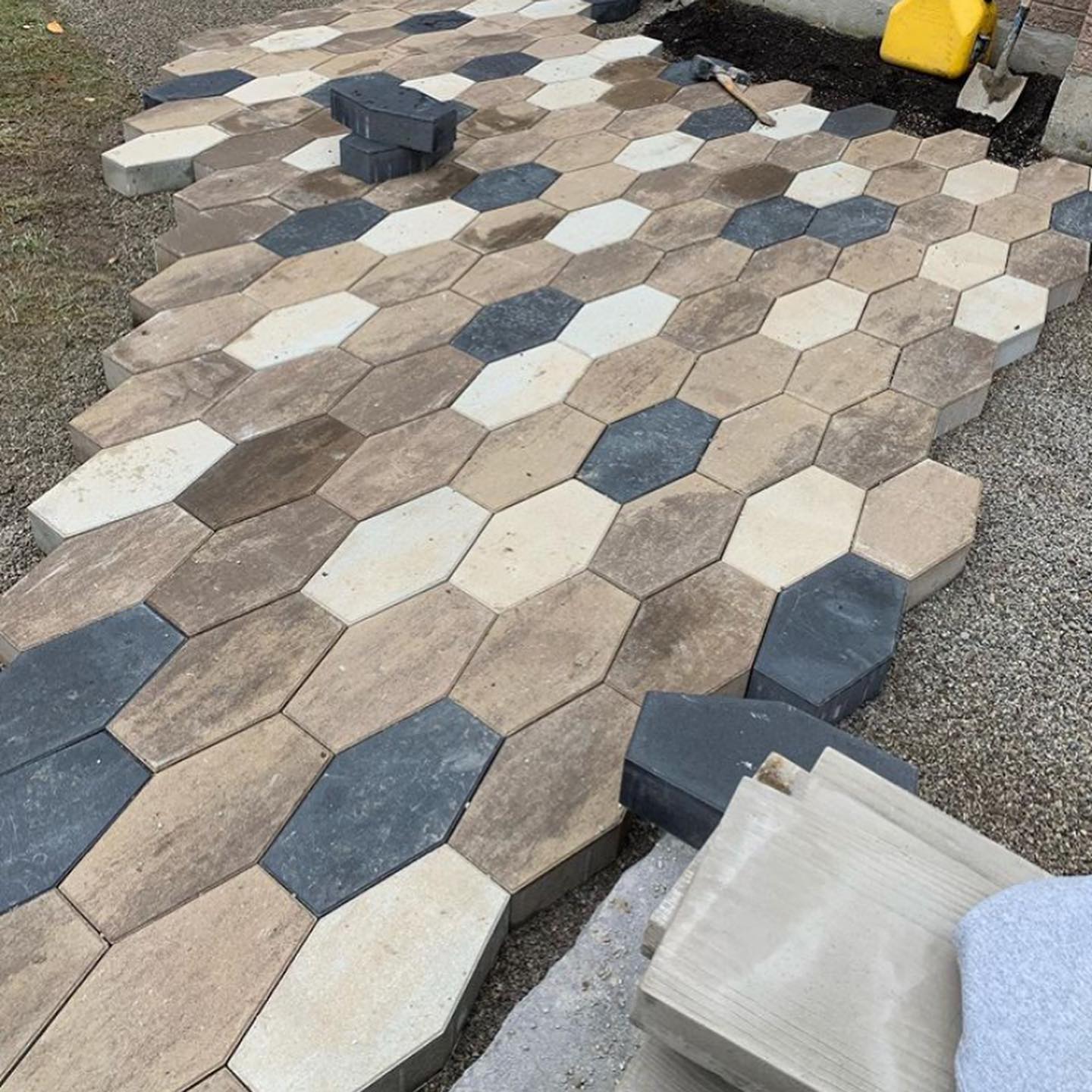 Carousel post from techobloc.