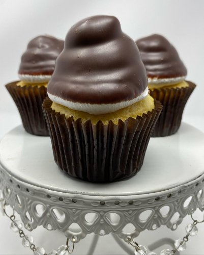 Carousel post from famous_creations_catering.