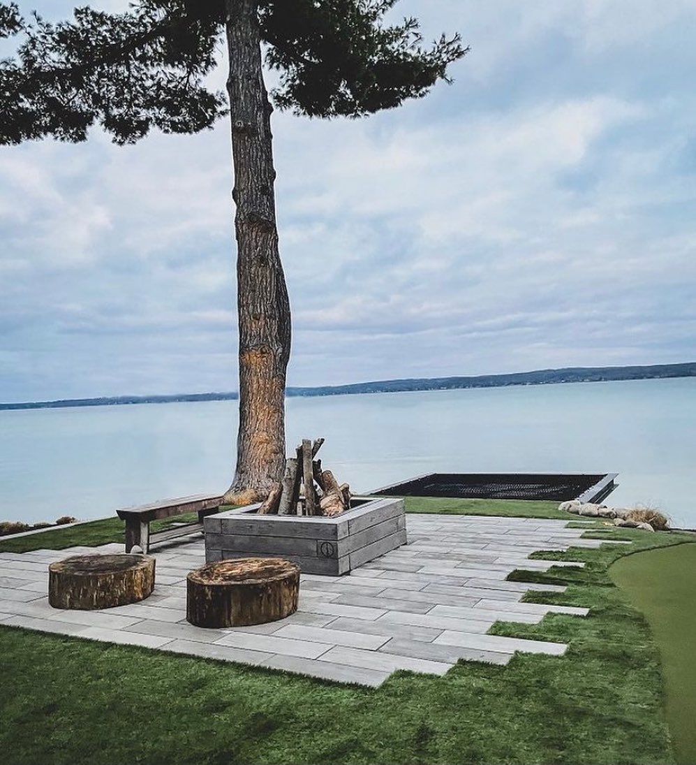 Carousel post from techobloc.