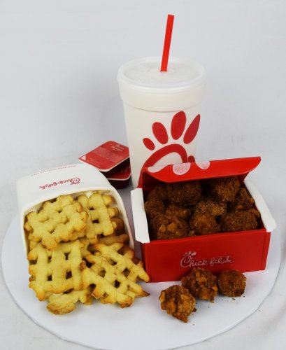 Photo post from marquettescakestudio.