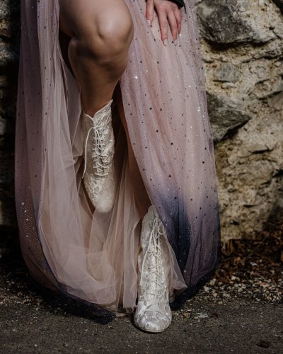 Carousel post from prettyandpunkweddings.