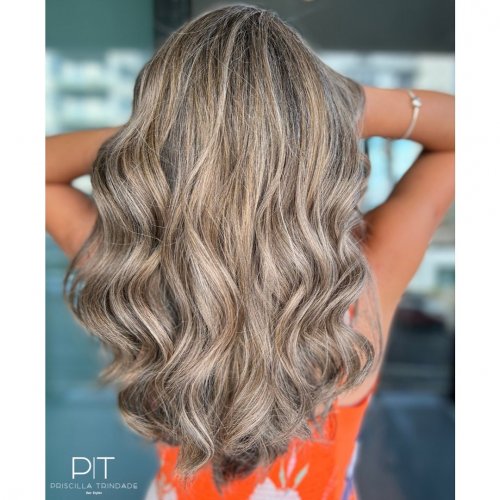 Carousel post from trindadehairstylist.