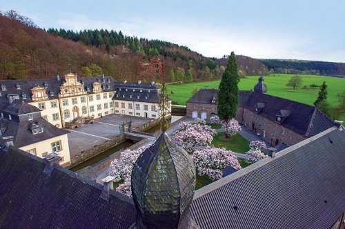 Carousel post from taucktravel.