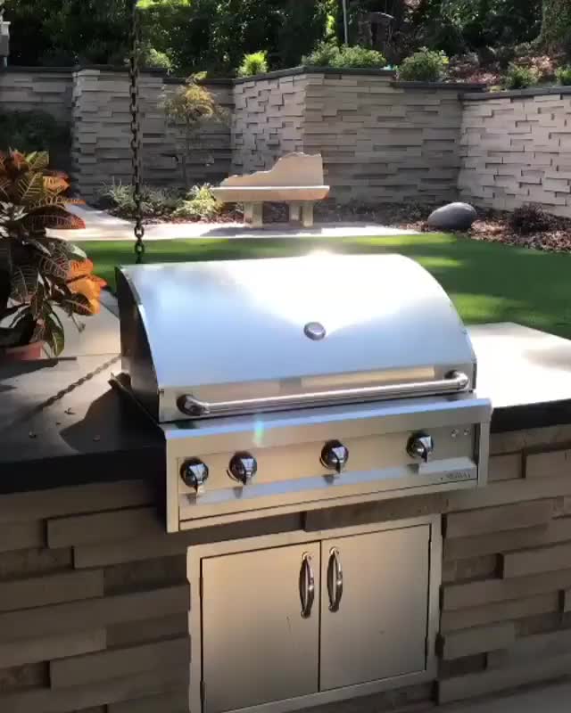 Carousel post from techobloc.