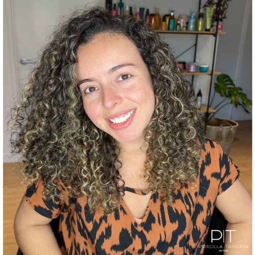 Carousel post from trindadehairstylist.