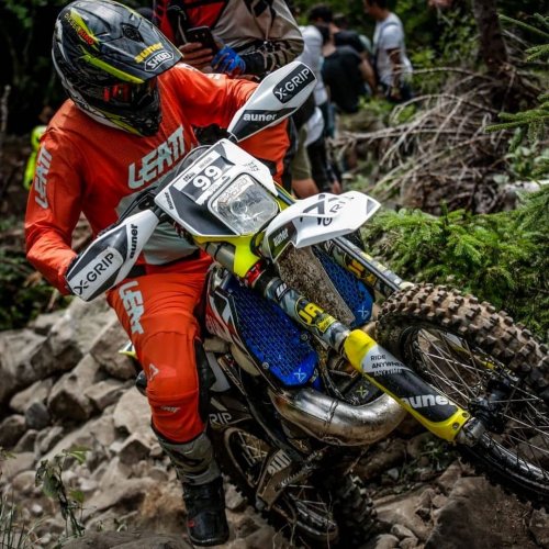 Carousel post from dirtbikecustomcollabo.