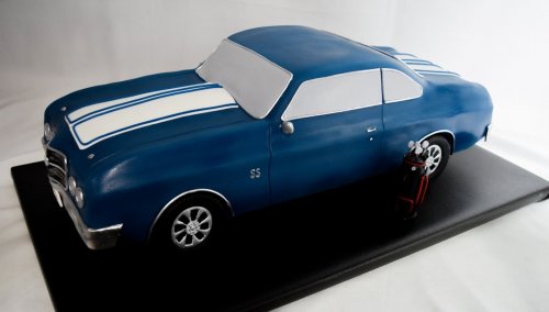 Carousel post from marquettescakestudio.