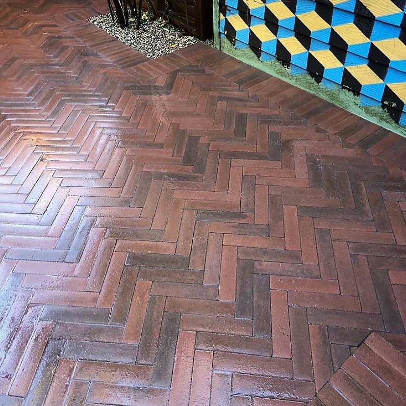 Photo post from techobloc.