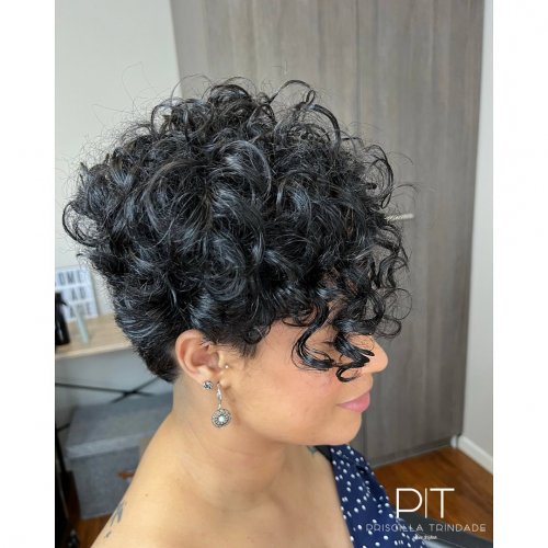 Carousel post from trindadehairstylist.