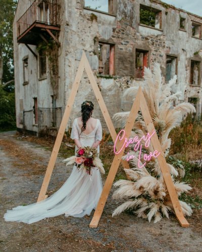 Photo post from prettyandpunkweddings.