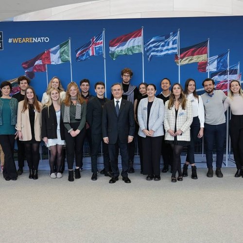 Carousel post from aurrome.