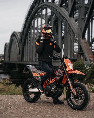 Carousel post from dirtbikecustomcollabo.
