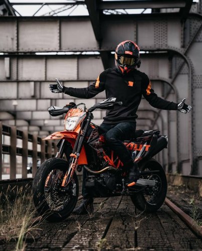 Carousel post from dirtbikecustomcollabo.