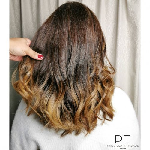 Carousel post from trindadehairstylist.