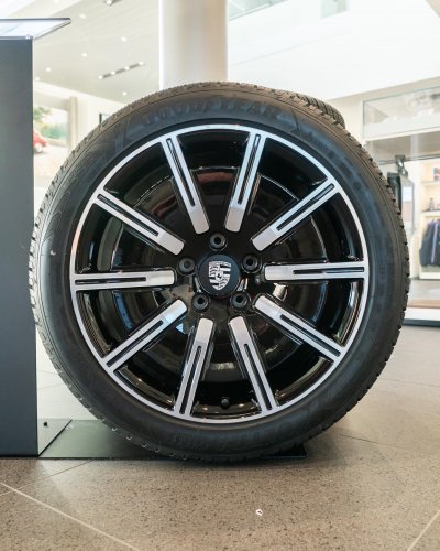Carousel post from porschewarrington.