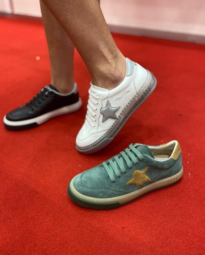 Carousel post from ossoshoes.