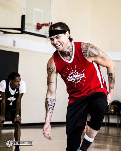 Carousel post from theroundleague.