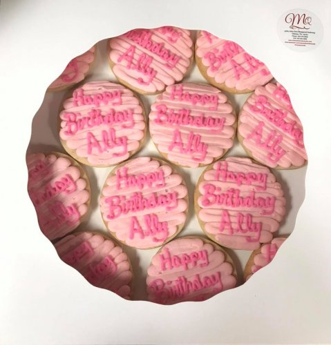 Carousel post from marquettescakestudio.