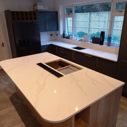 Carousel post from ellocoworktops.