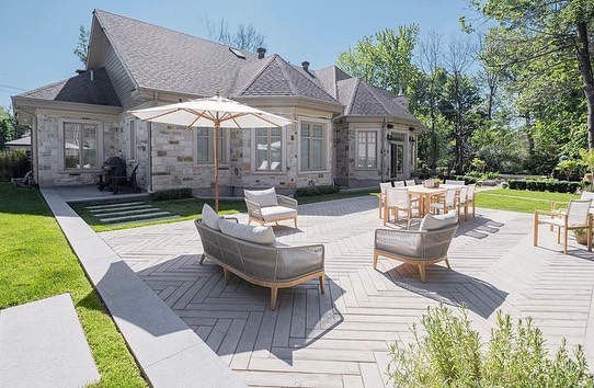 Carousel post from techobloc.