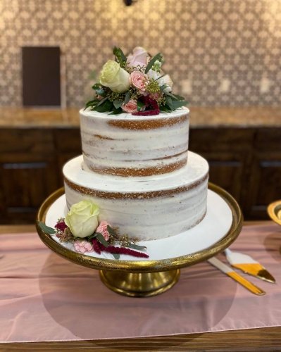 Carousel post from marquettescakestudio.