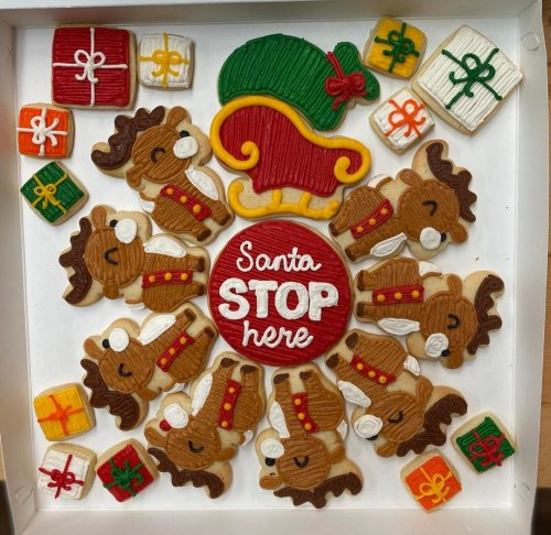 Carousel post from marquettescakestudio.