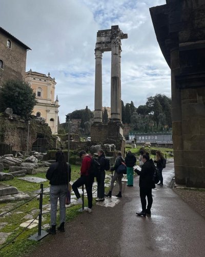 Carousel post from aur_arts.