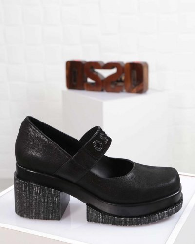 Carousel post from ossoshoes.