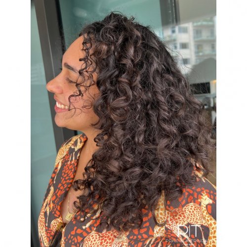 Carousel post from trindadehairstylist.