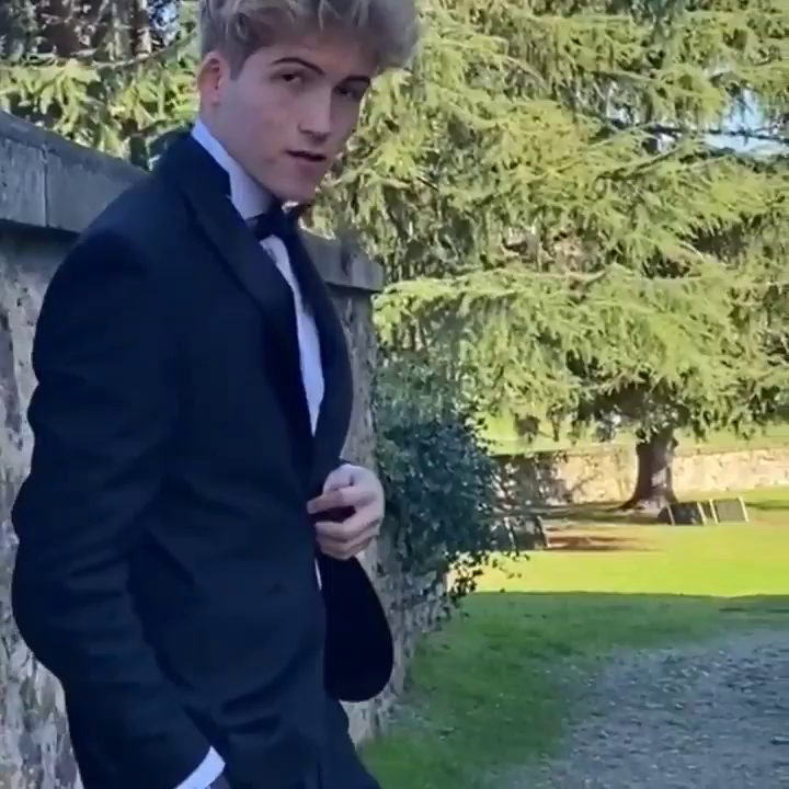 Video post from trajes_guzman.