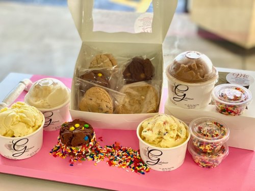 Carousel post from marquettescakestudio.