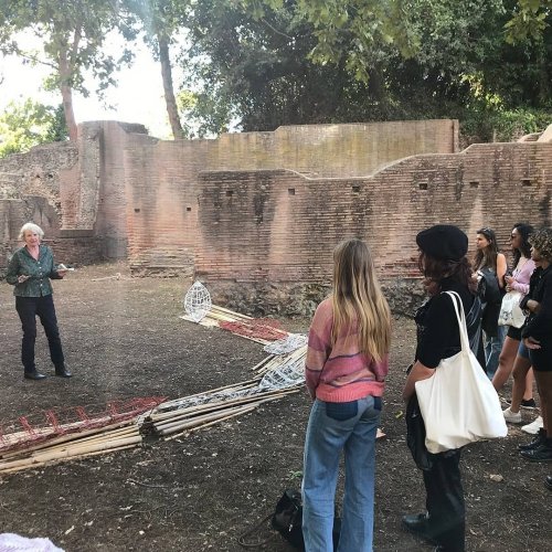 Carousel post from aurrome.