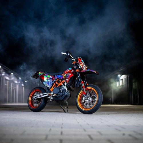 Carousel post from dirtbikecustomcollabo.
