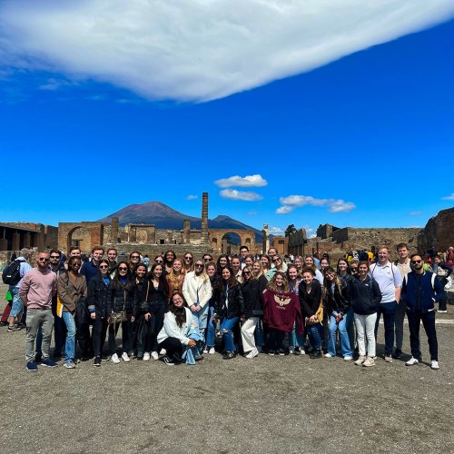 Carousel post from aurrome.