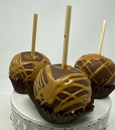 Carousel post from famous_creations_catering.