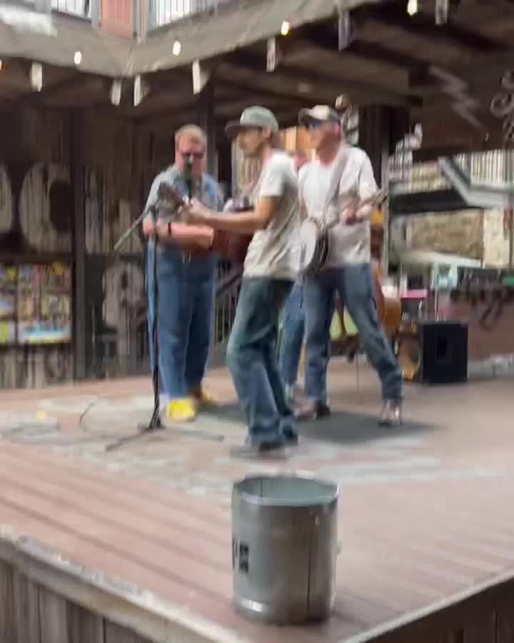 Carousel post from trekdirtyto.me.