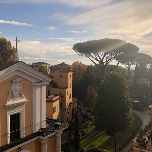 Carousel post from aurrome.