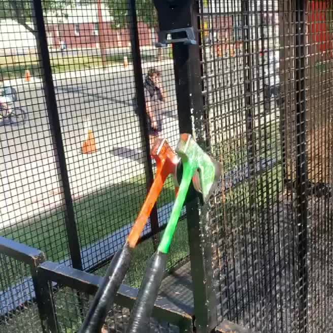 Carousel post from downthehatchet.