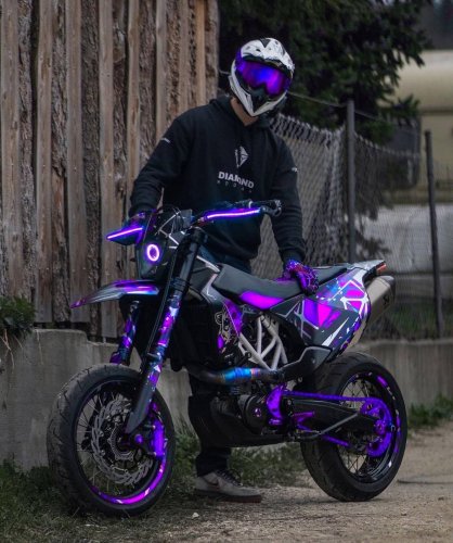 Carousel post from dirtbikecustomcollabo.