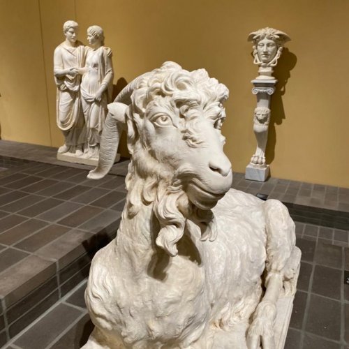 Carousel post from aurrome.