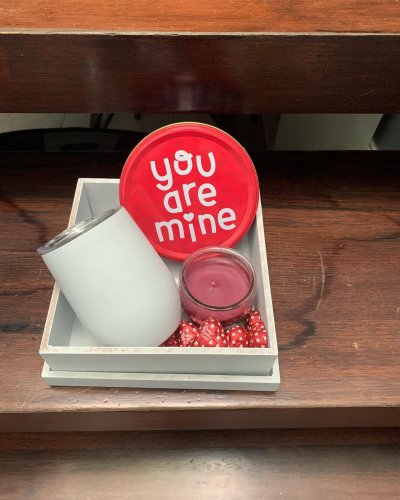 Carousel post from la_gifteria.