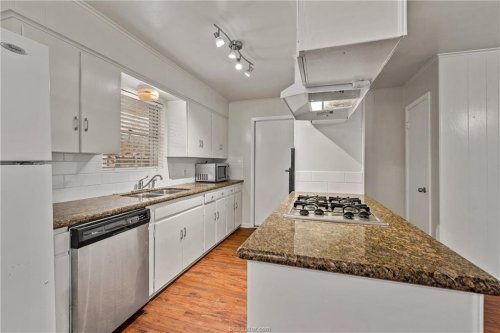 Carousel post from aggierelo.