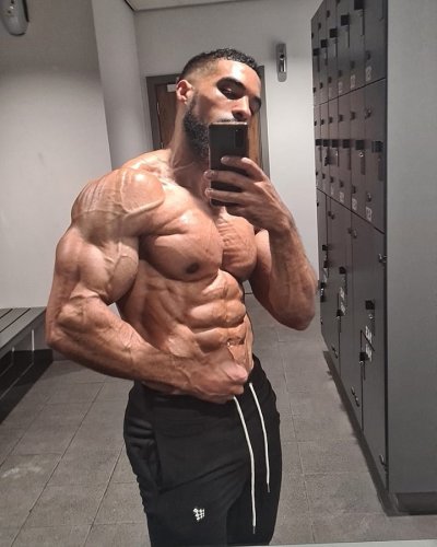 Carousel post from ph_gains.