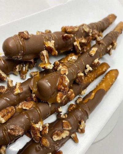 Photo post from famous_creations_catering.