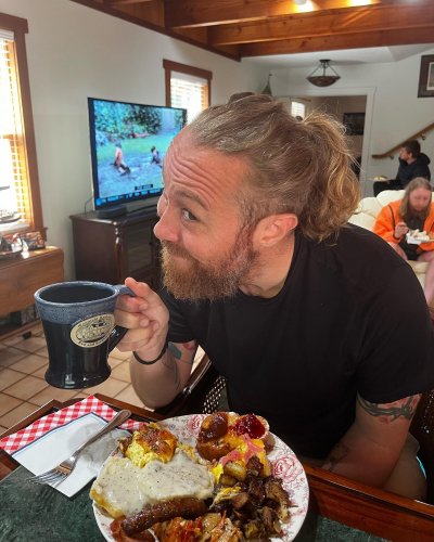 Carousel post from trekdirtyto.me.