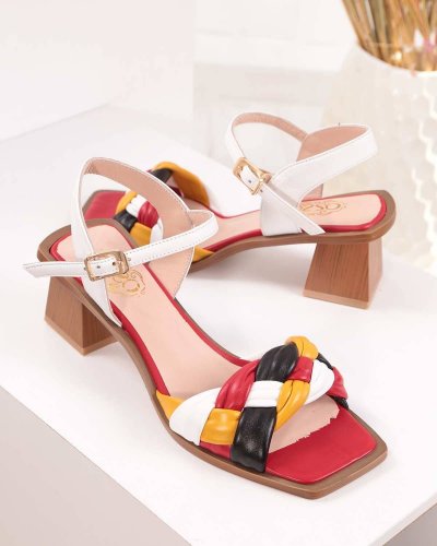 Carousel post from ossoshoes.