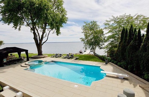 Carousel post from techobloc.